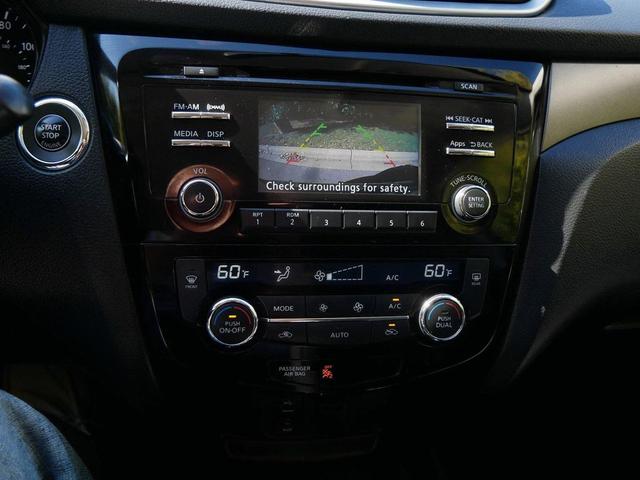 Photo of 2016 Magnetic Black Nissan Rogue