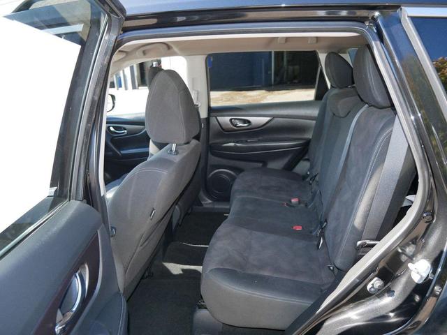 Photo of 2016 Magnetic Black Nissan Rogue