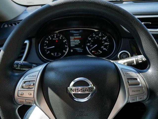 Photo of 2016 Magnetic Black Nissan Rogue