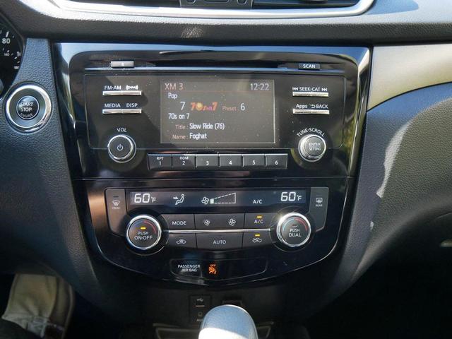 Photo of 2016 Magnetic Black Nissan Rogue