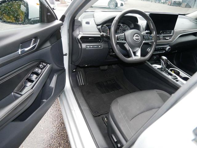 Photo of 2023 Brilliant Silver Metallic Nissan Altima