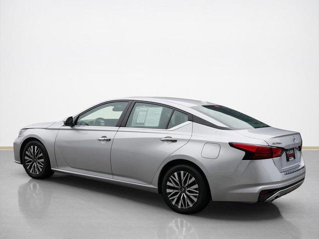 Photo of 2023 Brilliant Silver Metallic Nissan Altima