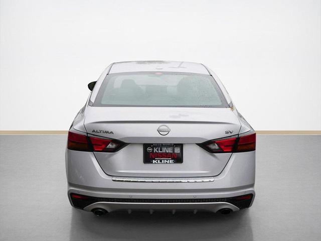 Photo of 2023 Brilliant Silver Metallic Nissan Altima