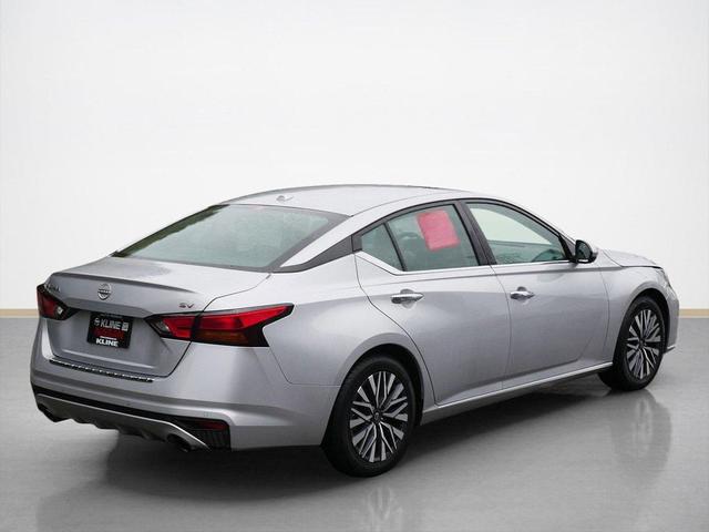 Photo of 2023 Brilliant Silver Metallic Nissan Altima