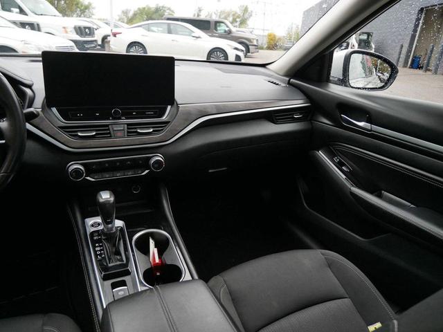 Photo of 2023 Brilliant Silver Metallic Nissan Altima