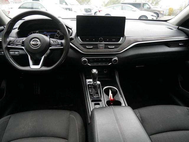 Photo of 2023 Brilliant Silver Metallic Nissan Altima