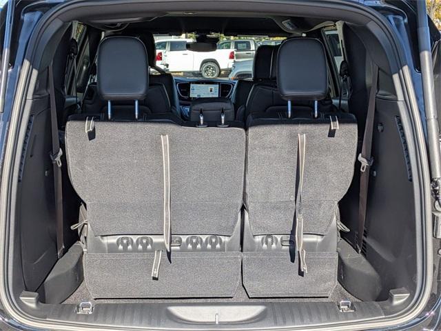 Photo of 2026 Diamond Black Chrysler Pacifica