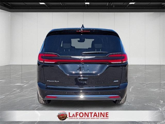 Photo of 2026 Diamond Black Chrysler Pacifica