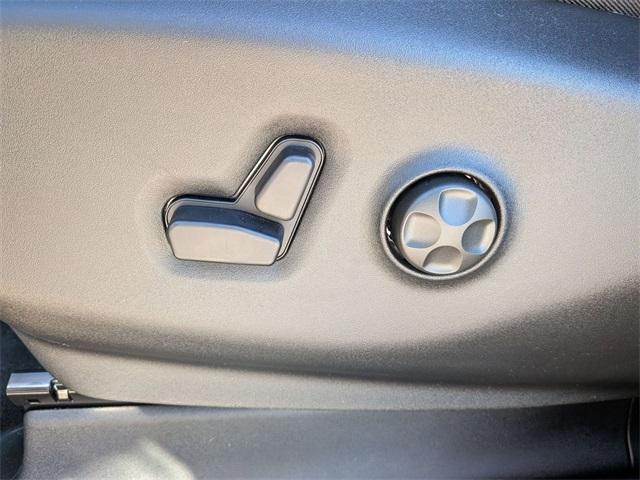 Photo of 2026 Diamond Black Chrysler Pacifica