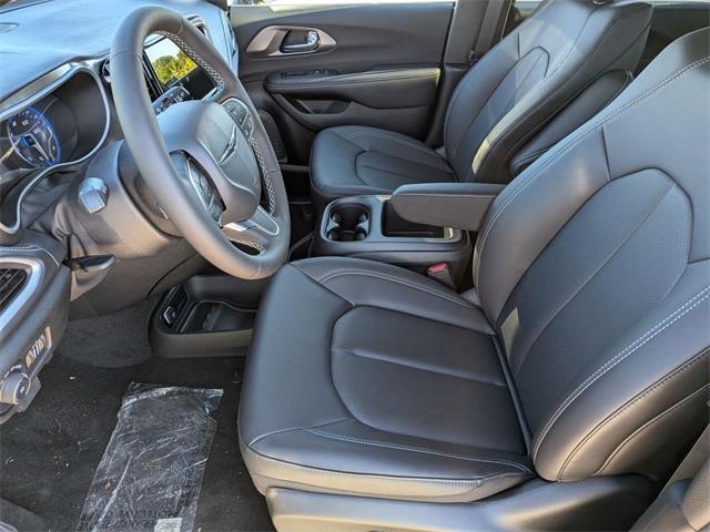 Photo of 2026 Diamond Black Chrysler Pacifica