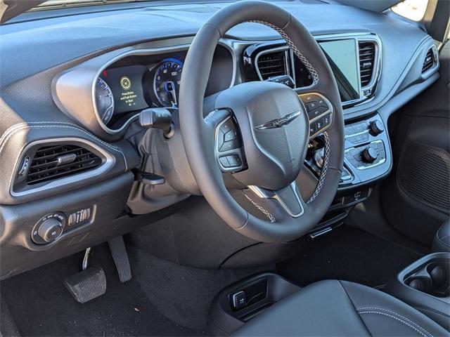 Photo of 2026 Diamond Black Chrysler Pacifica