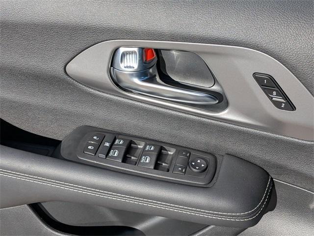 Photo of 2026 Diamond Black Chrysler Pacifica