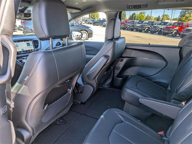Photo of 2026 Diamond Black Chrysler Pacifica