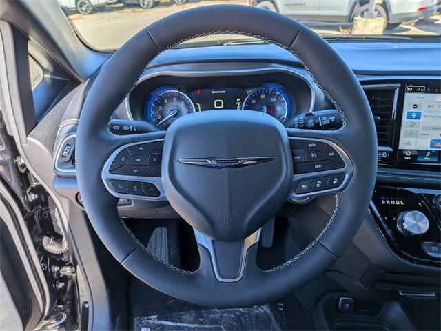 Photo of 2026 Diamond Black Chrysler Pacifica