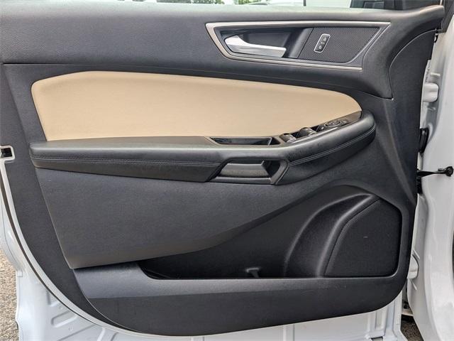 Photo of 2020 Oxford White Ford Edge