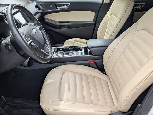 Photo of 2020 Oxford White Ford Edge