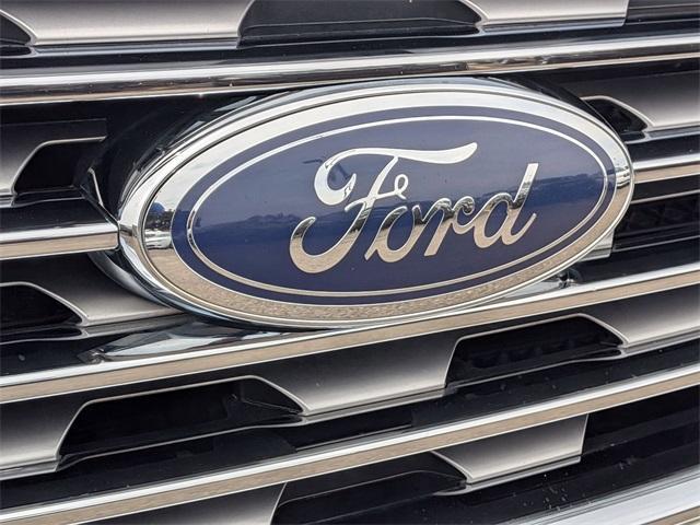 Photo of 2020 Oxford White Ford Edge