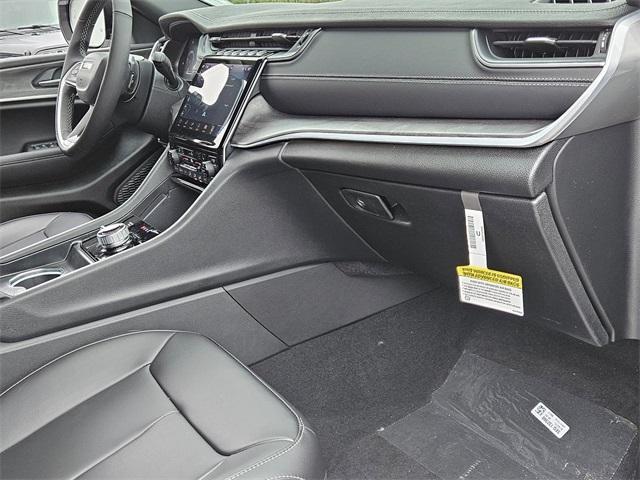 Photo of 2025 Bright White Clearcoat Jeep Grand Cherokee L