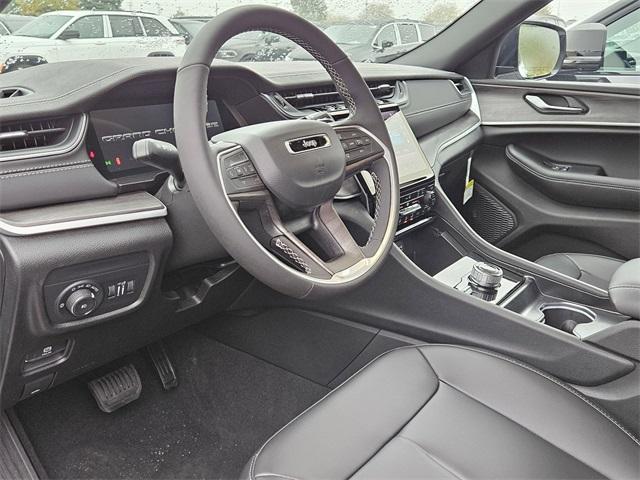Photo of 2025 Bright White Clearcoat Jeep Grand Cherokee L