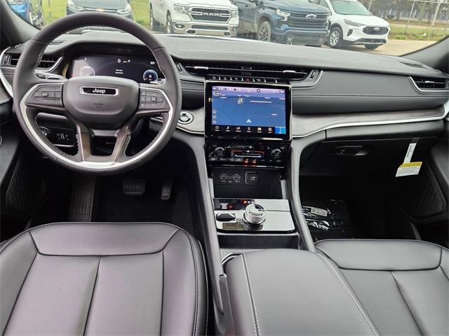 Photo of 2025 Bright White Clearcoat Jeep Grand Cherokee L