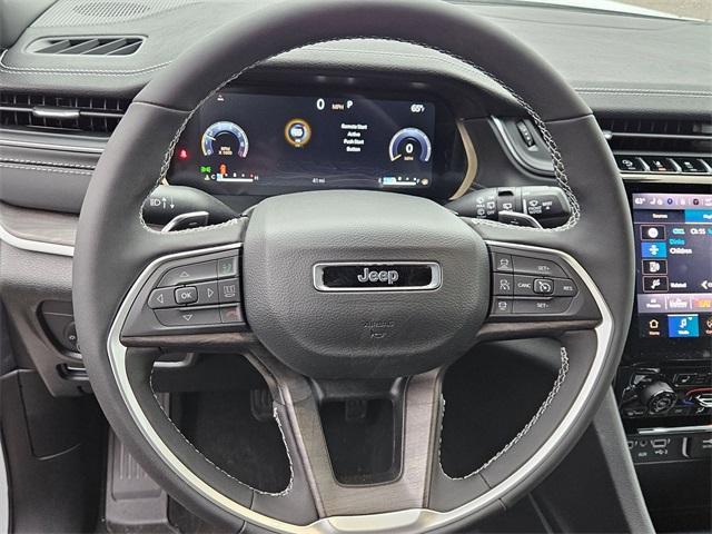 Photo of 2025 Bright White Clearcoat Jeep Grand Cherokee L