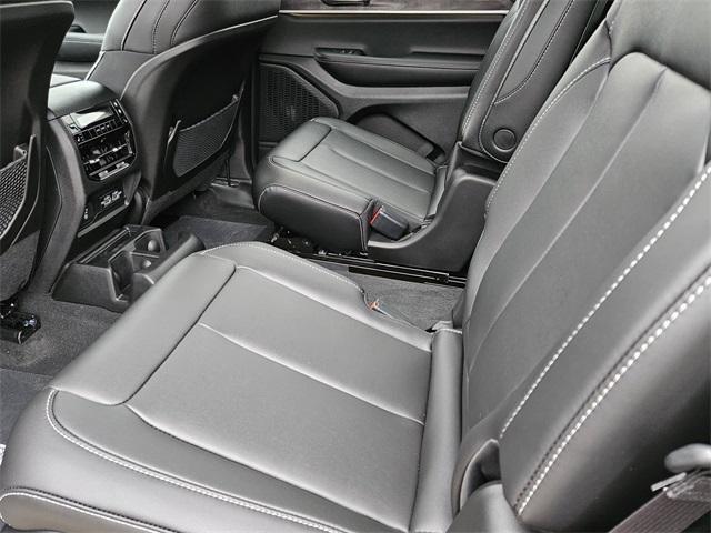 Photo of 2025 Bright White Clearcoat Jeep Grand Cherokee L