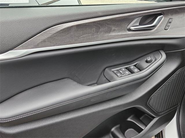Photo of 2025 Bright White Clearcoat Jeep Grand Cherokee L