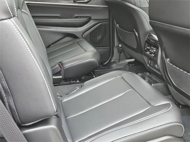 Photo of 2025 Bright White Clearcoat Jeep Grand Cherokee L