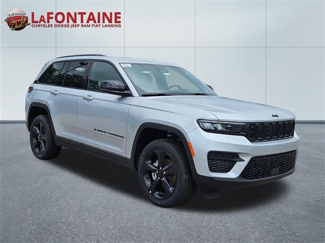 Photo of 2025 Silver Zynith Jeep Grand Cherokee