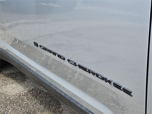 Photo of 2025 Silver Zynith Jeep Grand Cherokee