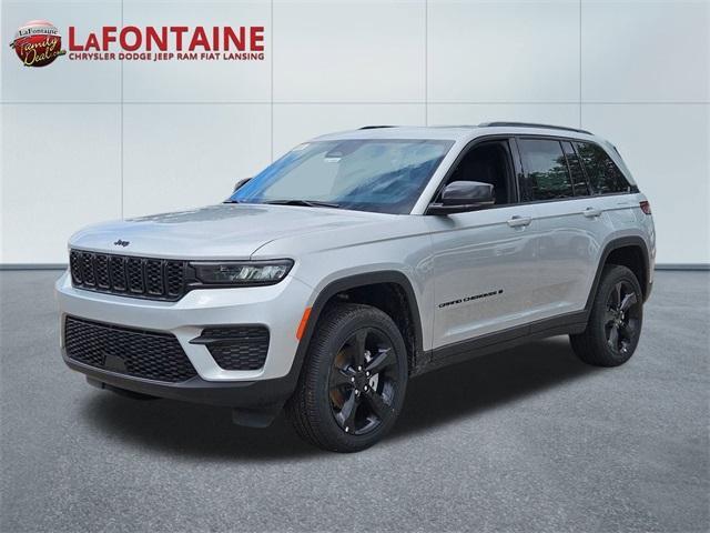 Photo of 2025 Silver Zynith Jeep Grand Cherokee