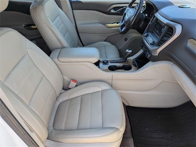 Photo of 2017 White Frost Tri-Coat GMC Acadia