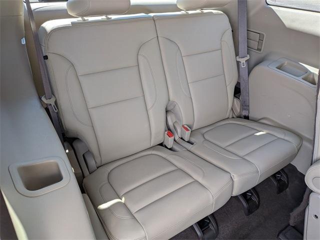 Photo of 2017 White Frost Tri-Coat GMC Acadia