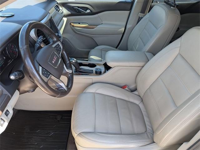 Photo of 2017 White Frost Tri-Coat GMC Acadia