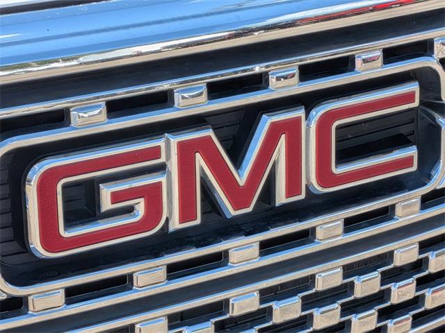 Photo of 2017 White Frost Tri-Coat GMC Acadia