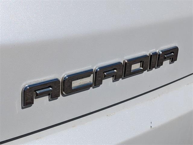 Photo of 2017 White Frost Tri-Coat GMC Acadia