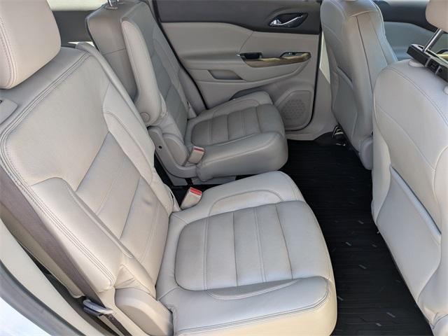 Photo of 2017 White Frost Tri-Coat GMC Acadia