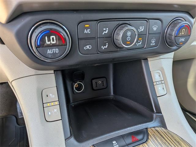 Photo of 2017 White Frost Tri-Coat GMC Acadia