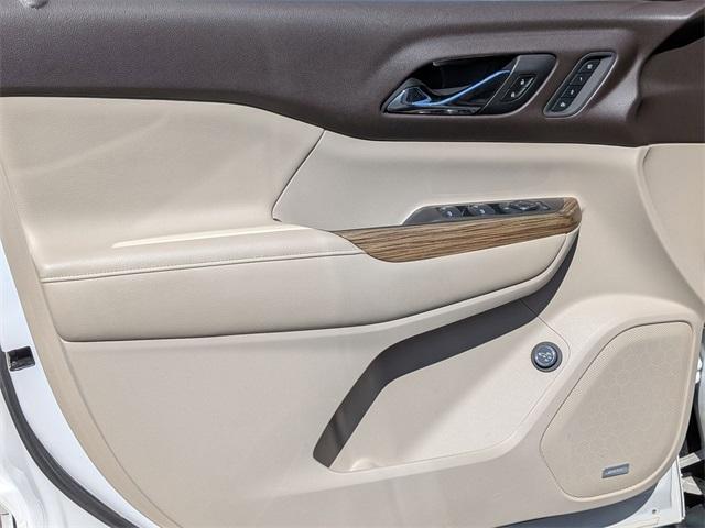 Photo of 2017 White Frost Tri-Coat GMC Acadia