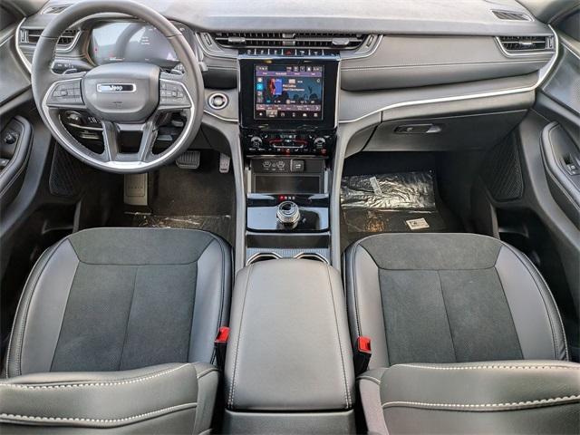 Photo of 2025 Diamond Black Jeep Grand Cherokee L
