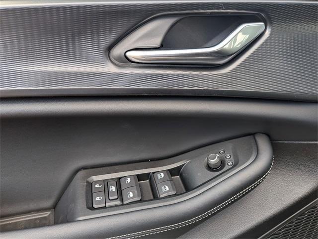 Photo of 2025 Diamond Black Jeep Grand Cherokee L