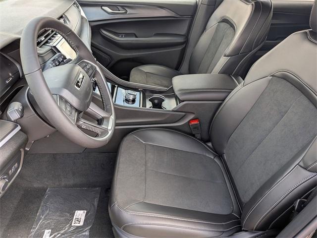 Photo of 2025 Diamond Black Jeep Grand Cherokee L