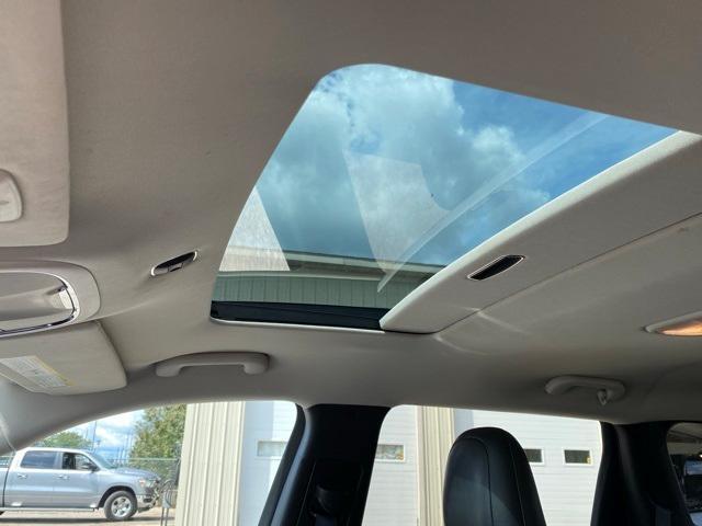 Photo of 2016 Brilliant Black Crystal Pearlcoat Jeep Cherokee