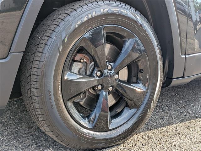 Photo of 2016 Brilliant Black Crystal Pearlcoat Jeep Cherokee