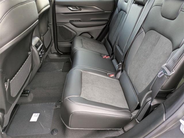 Photo of 2025 Metallic Jeep Grand Cherokee