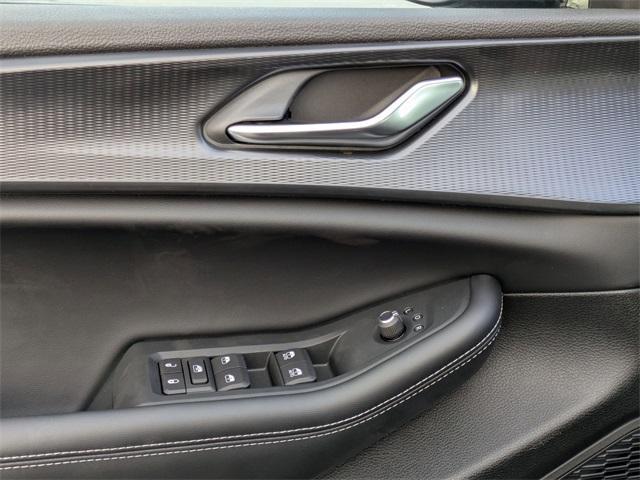 Photo of 2025 Metallic Jeep Grand Cherokee
