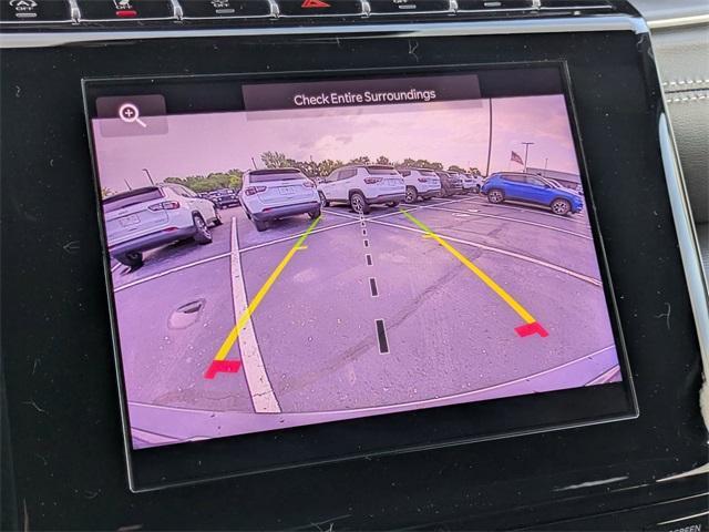 Photo of 2025 Metallic Jeep Grand Cherokee