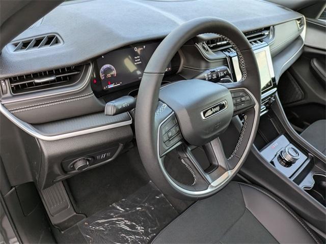 Photo of 2025 Metallic Jeep Grand Cherokee
