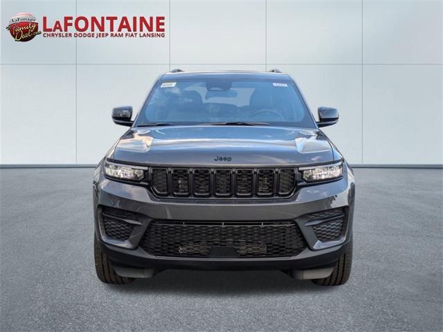 Photo of 2025 Metallic Jeep Grand Cherokee