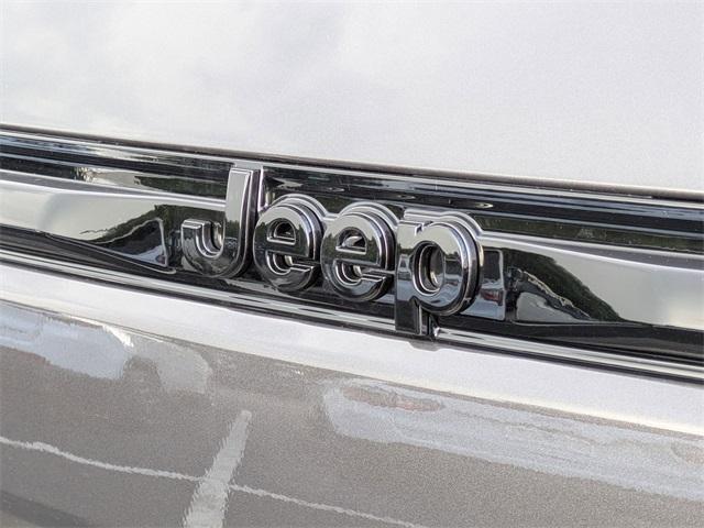 Photo of 2025 Metallic Jeep Grand Cherokee